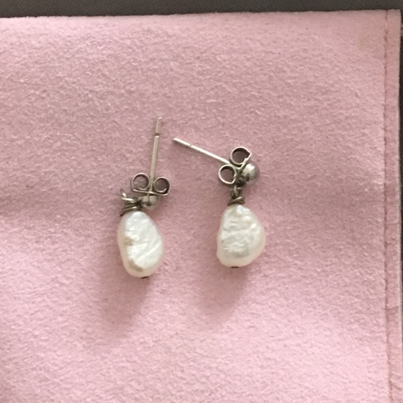 **NEVER WORN** REAL Pearl Drop Stud Earrings - Picture 2 of 4